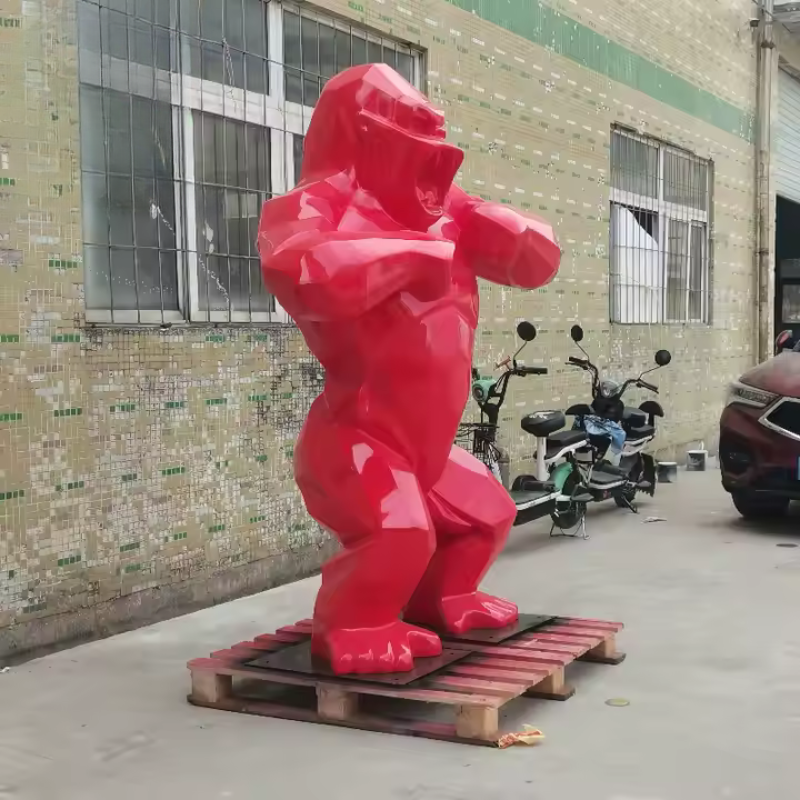 Statue gorille rouge