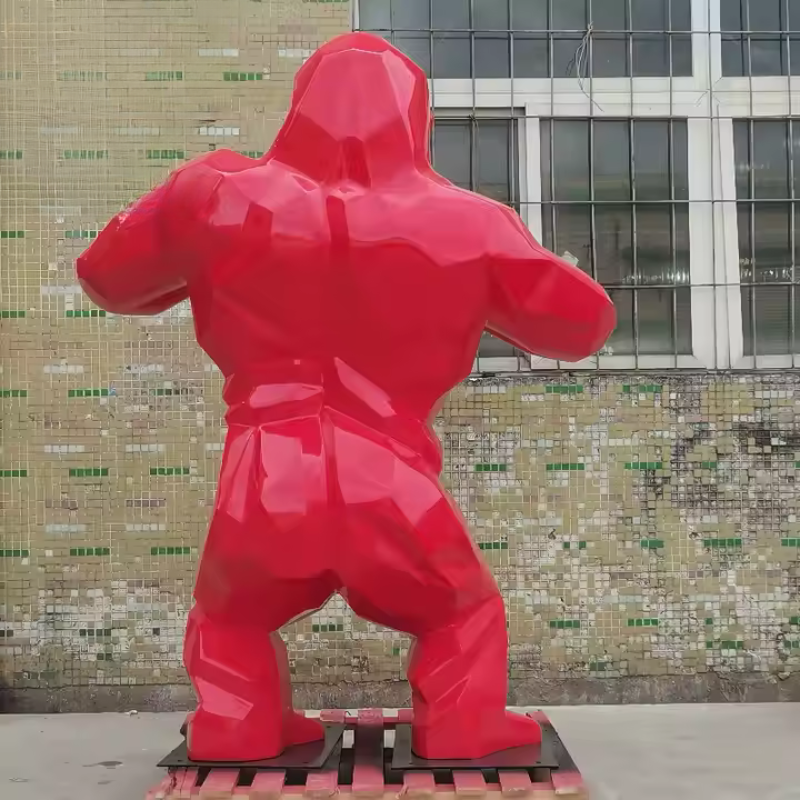 Statue gorille rouge