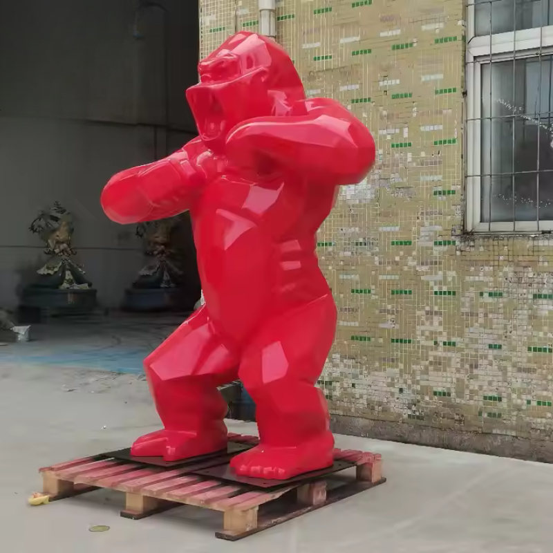 Statue gorille rouge