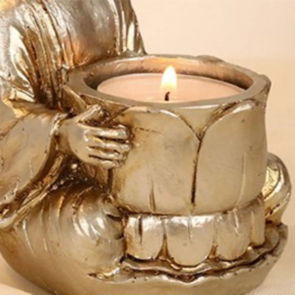 Statue Bouddha avec bougie