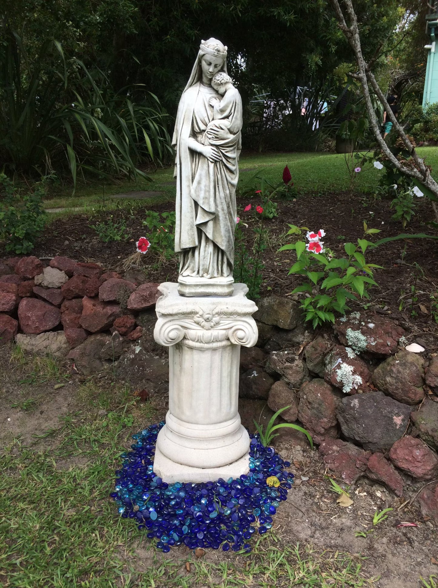 Statue Vierge Marie en pierre