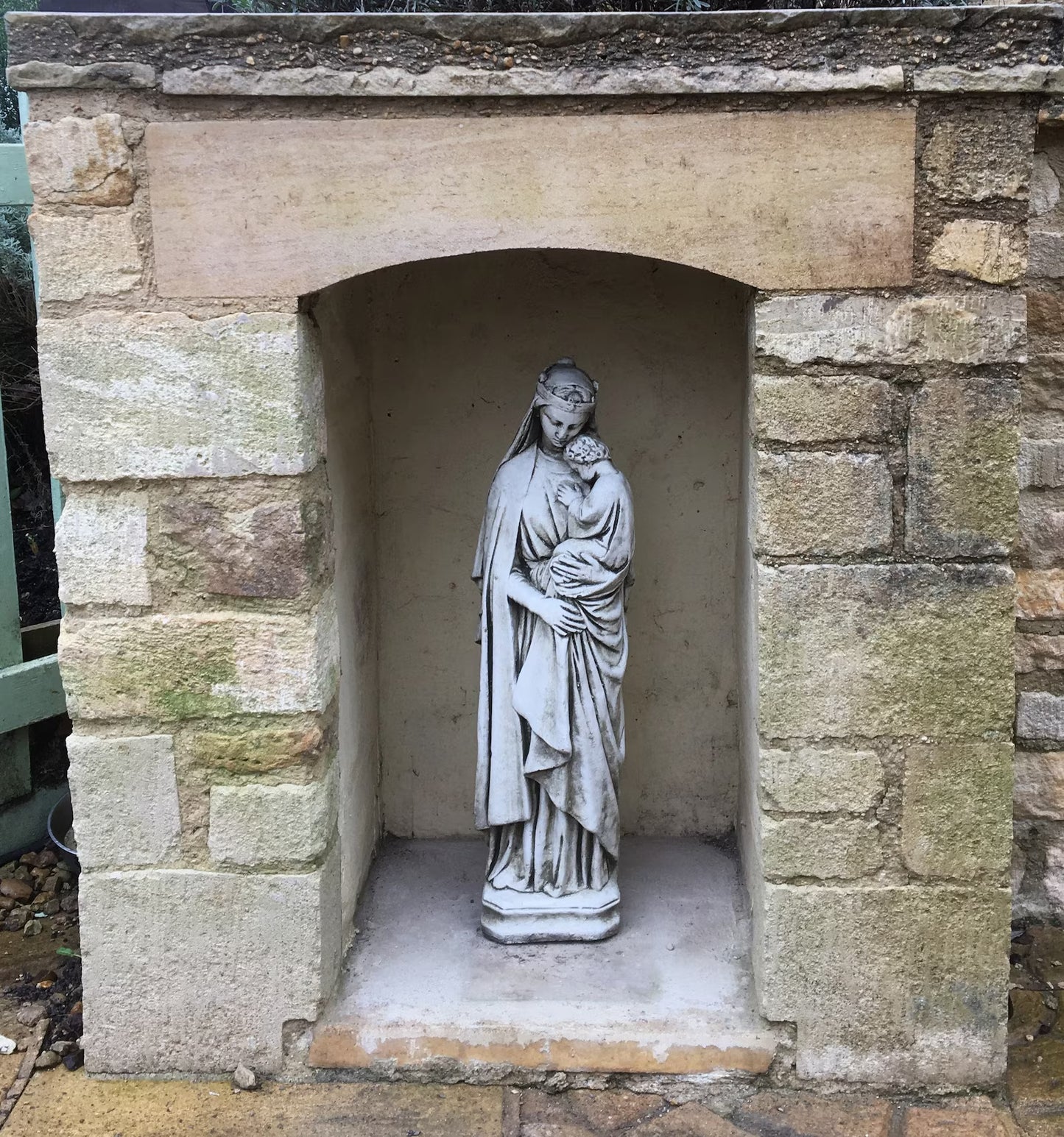 Statue Vierge Marie en pierre