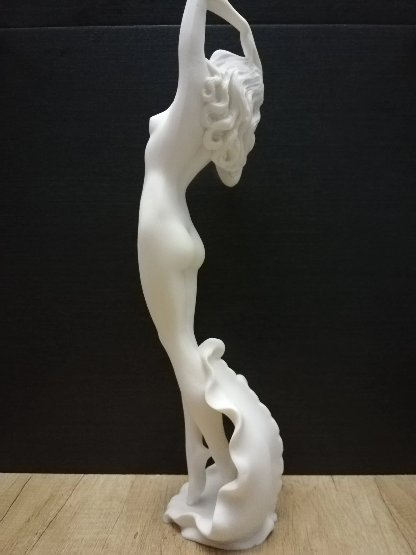 Statue Aphrodite courbée