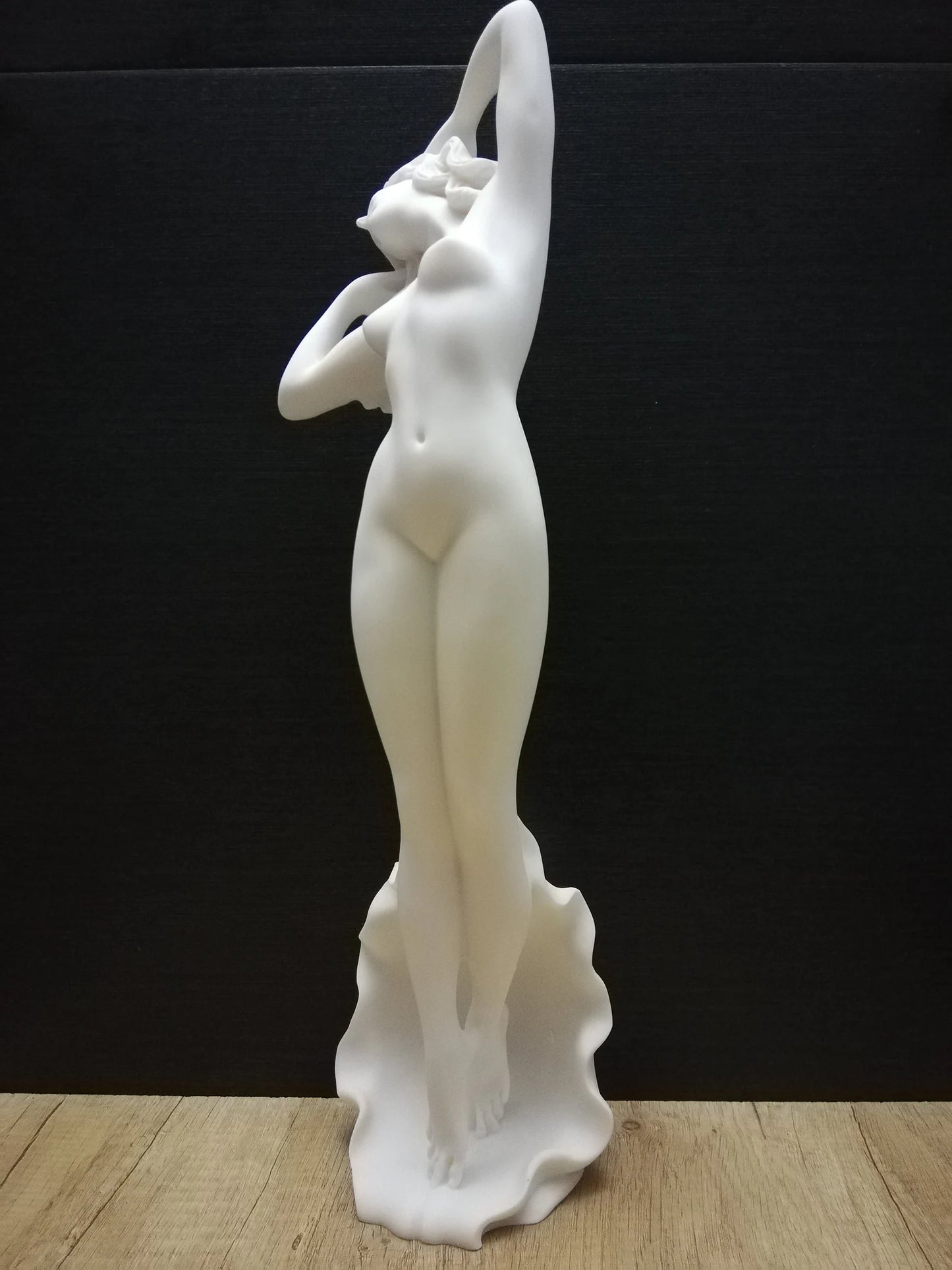 Statue Aphrodite courbée