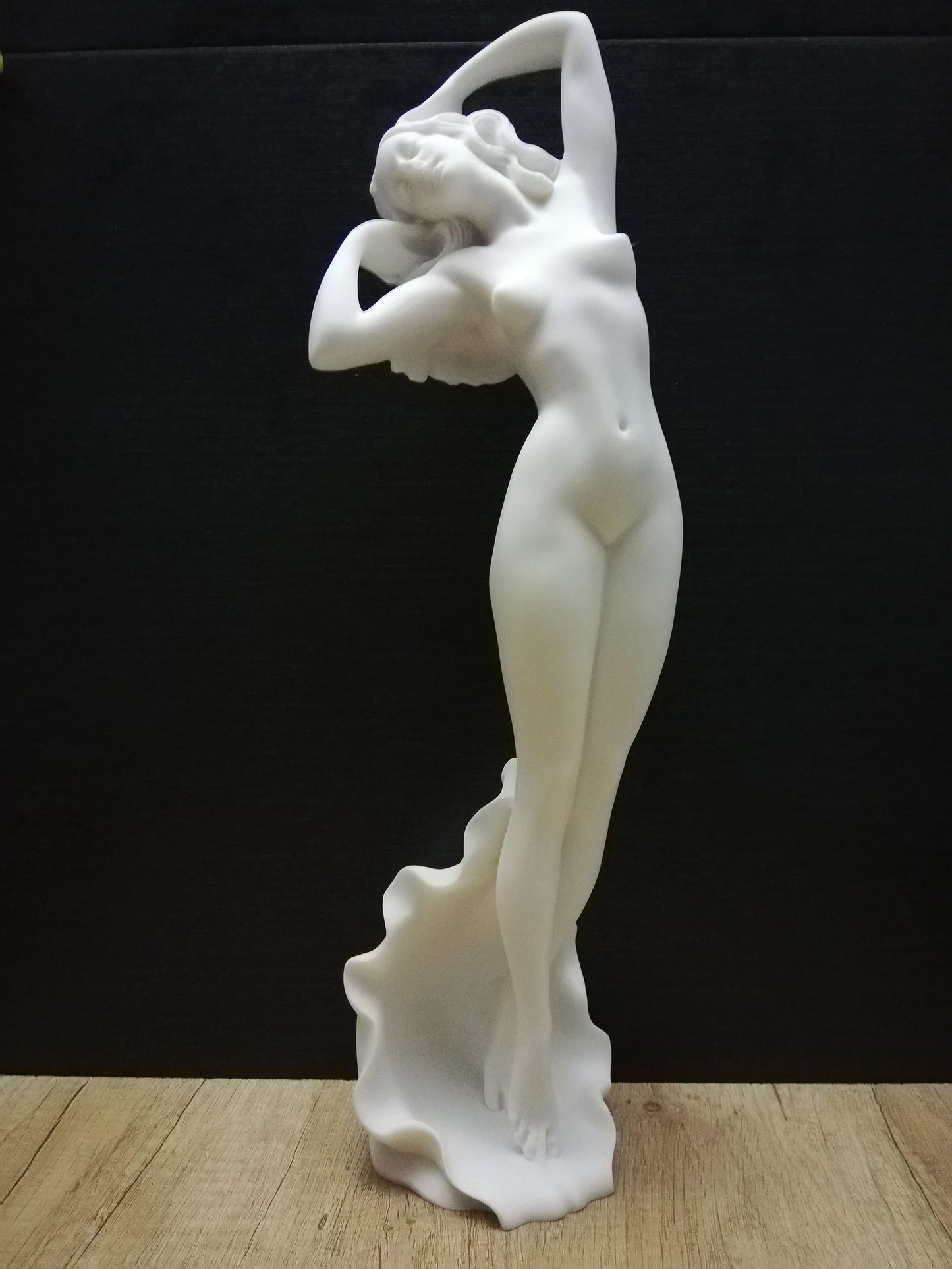 Statue Aphrodite courbée