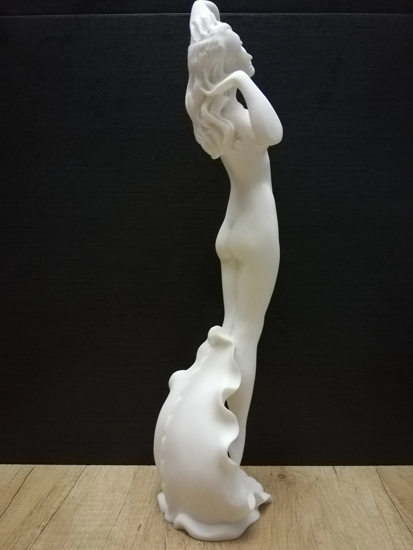 Statue Aphrodite courbée