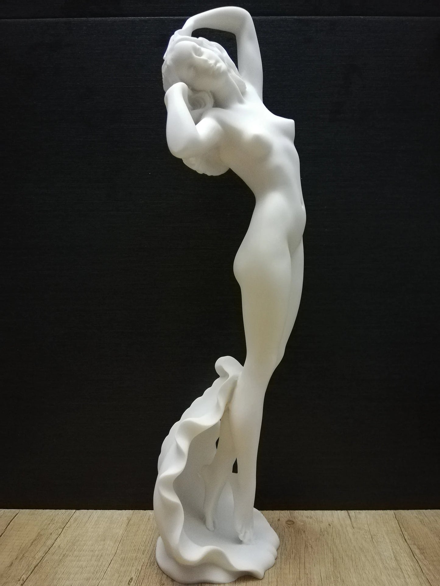 Statue Aphrodite courbée